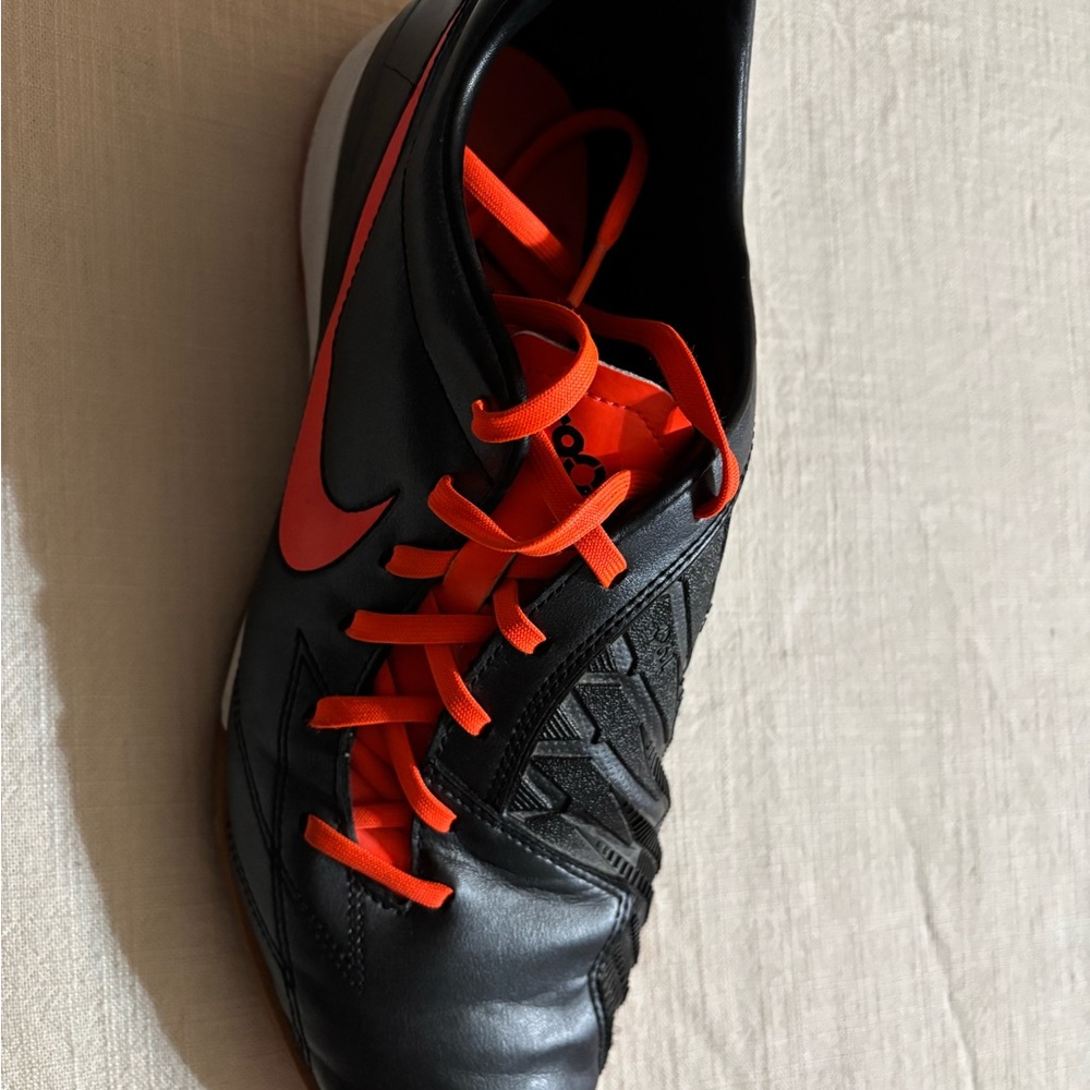 Men’s Nike T90 tennis shoe 10.5